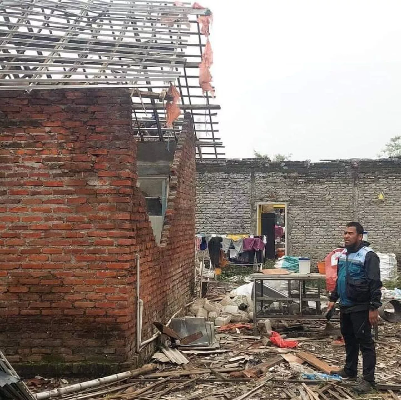 Puting Beliung Hantam Medaeng Sidoarjo, Atap Rumah Beterbangan