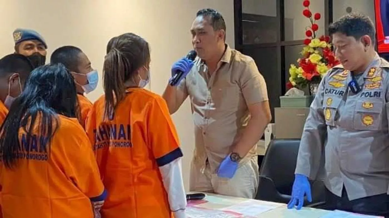 Pasutri di Ponorogo Diringkus Polisi Lantaran Mengedarkan Narkoba