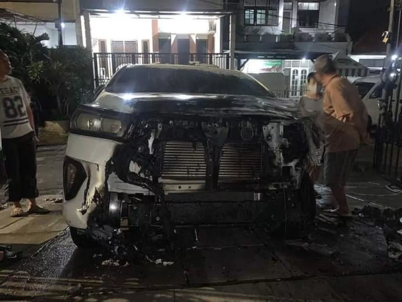 Karena Korsleting Listrik, Mobil di Jakarta Utara Hangus Terbakar