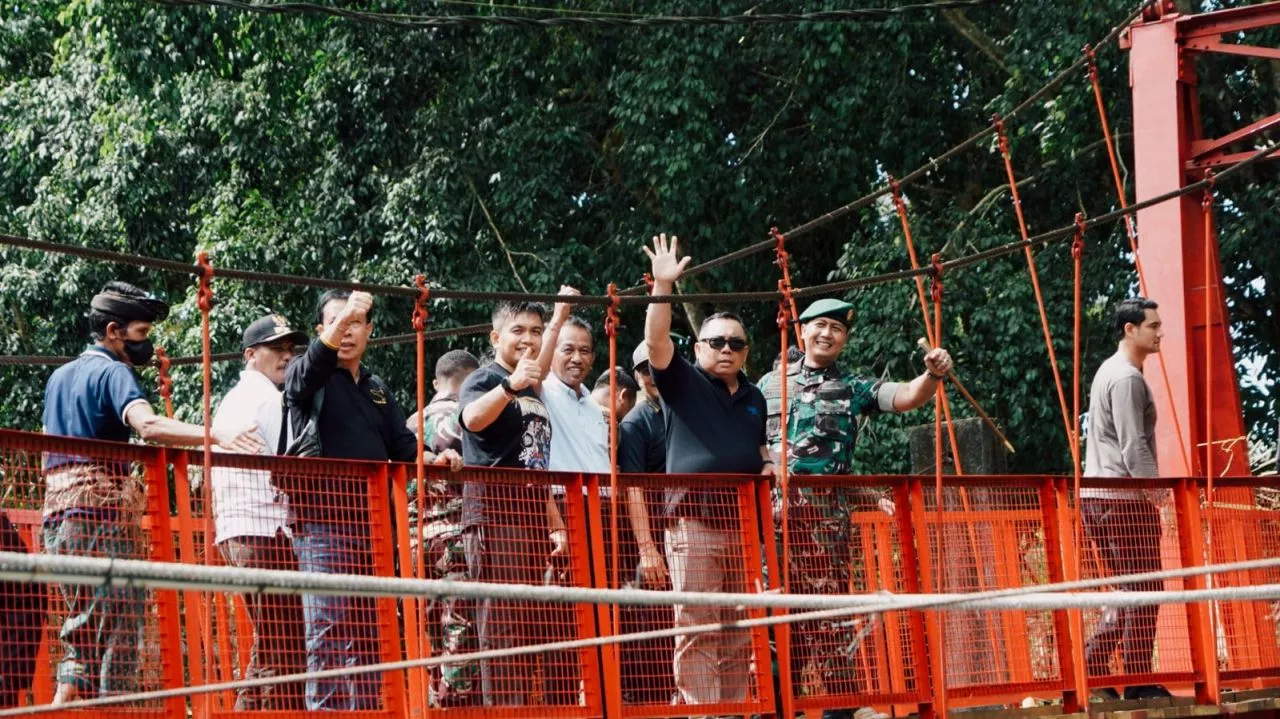 Pasca Banjir Bandang, Kini Jembatan Gelar Kembali Dioperasikan