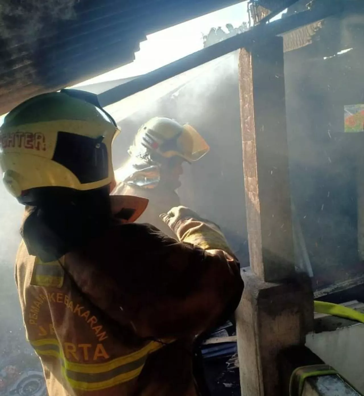 Kebakaran di Kramat Jati Jakarta Timur, 6 unit Damkar Dikerahkan ke Lokasi
