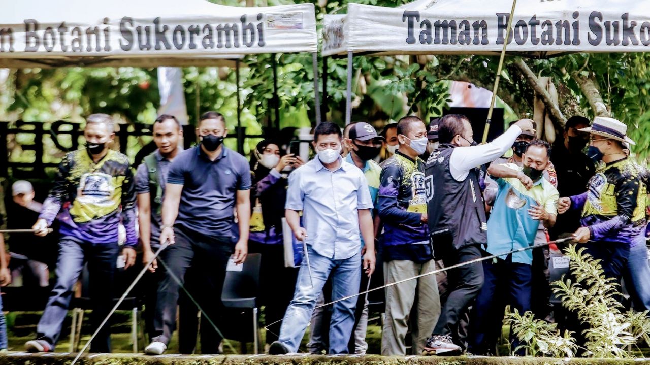 Akhir Pekan, Warga Jember Mancing Bareng Bupati Hendy