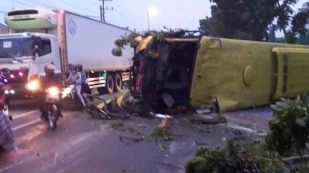 Laka Motor Lawan Bus di Bojonegoro, Pemotor Tewas di Tempat