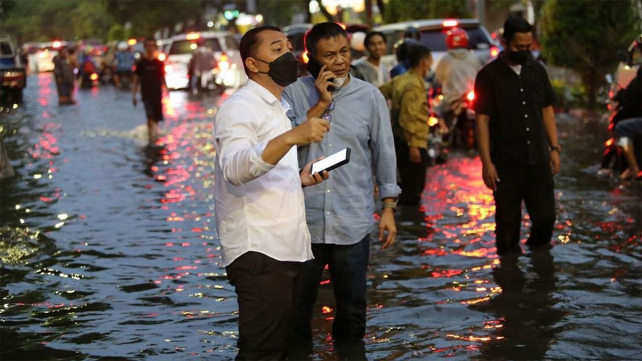 Wali Kota Surabaya turun langsung cek genangan air