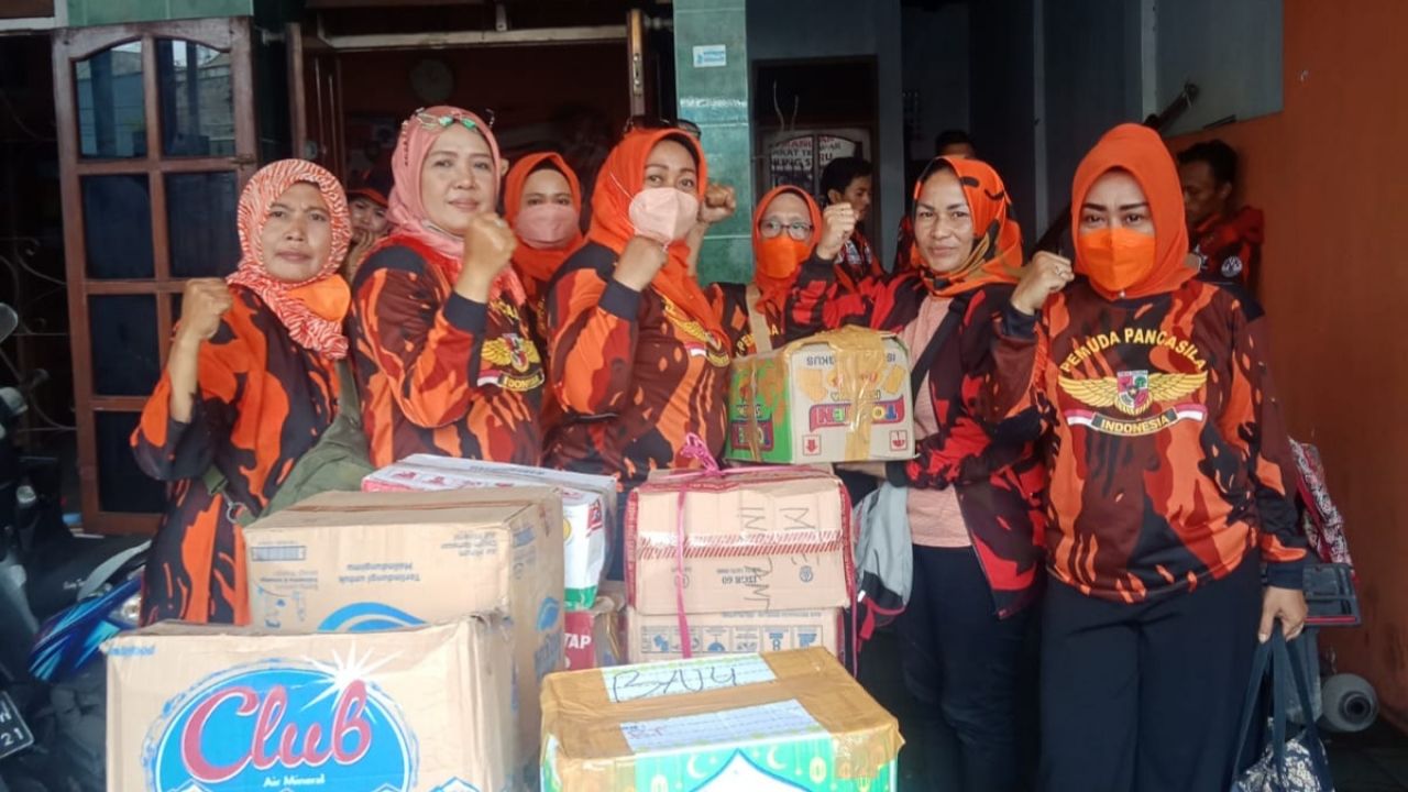 Pasca Bencana, Srikandi PP Surabaya Salurkan Bantuan Pada Korban Semeru