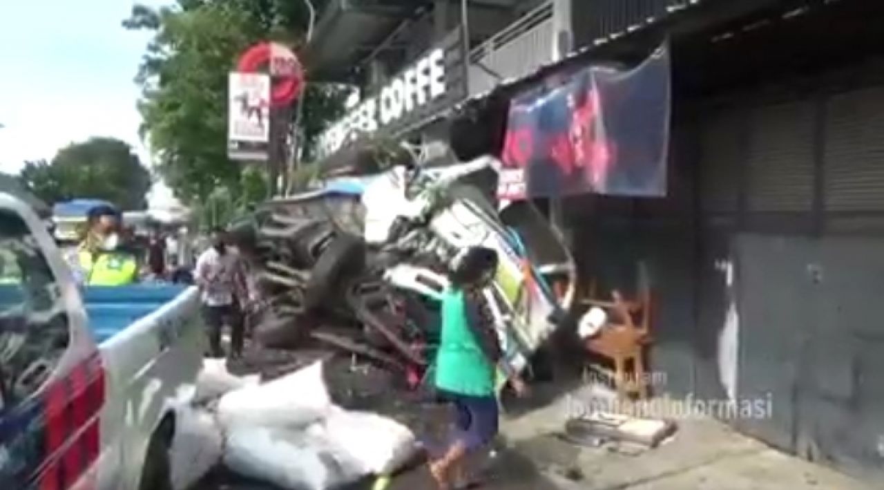 Terjadi Laka Karambol di Jombang, Hati-hati di Jalan