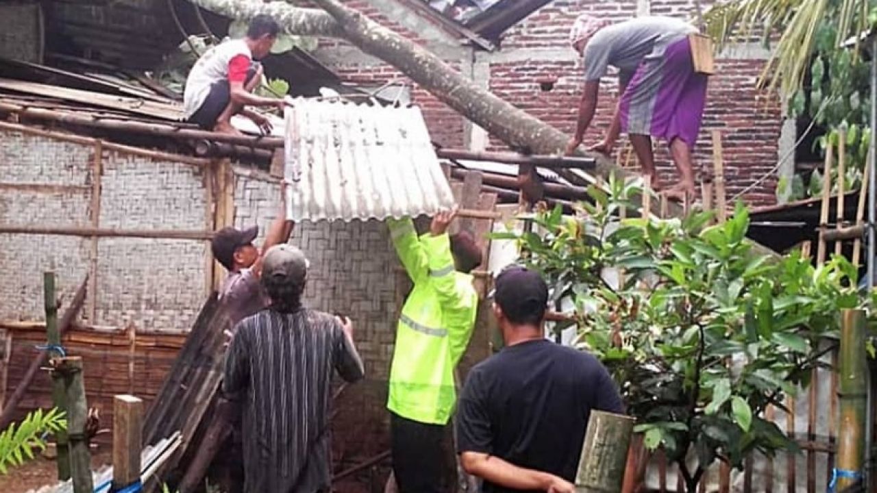 Jateng Waspada, Cilacap Diterjang Hujan dan Angin Kencang