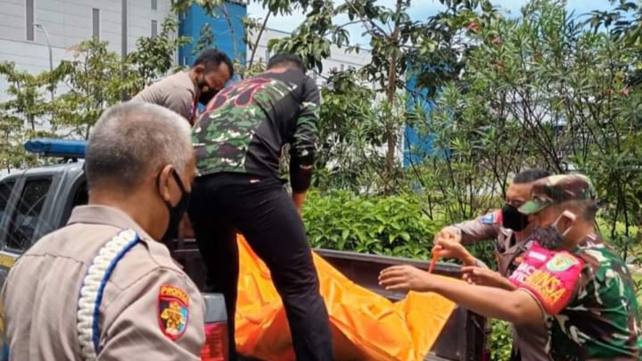 Polsek Pameungpeuk sedang melakukan evakuasi