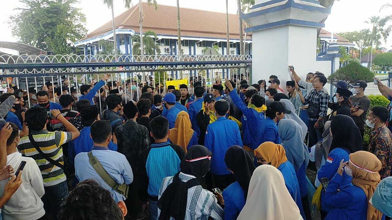 Demo Bansos oleh PC PMII Nihil, Bupati Sampang Dinilai Gagal