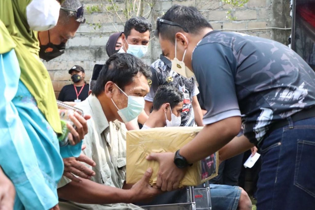 Wayahe Lapor Kapolres, Kapolres Nganjuk Bagi Bagi Sembako dan Kursi Roda