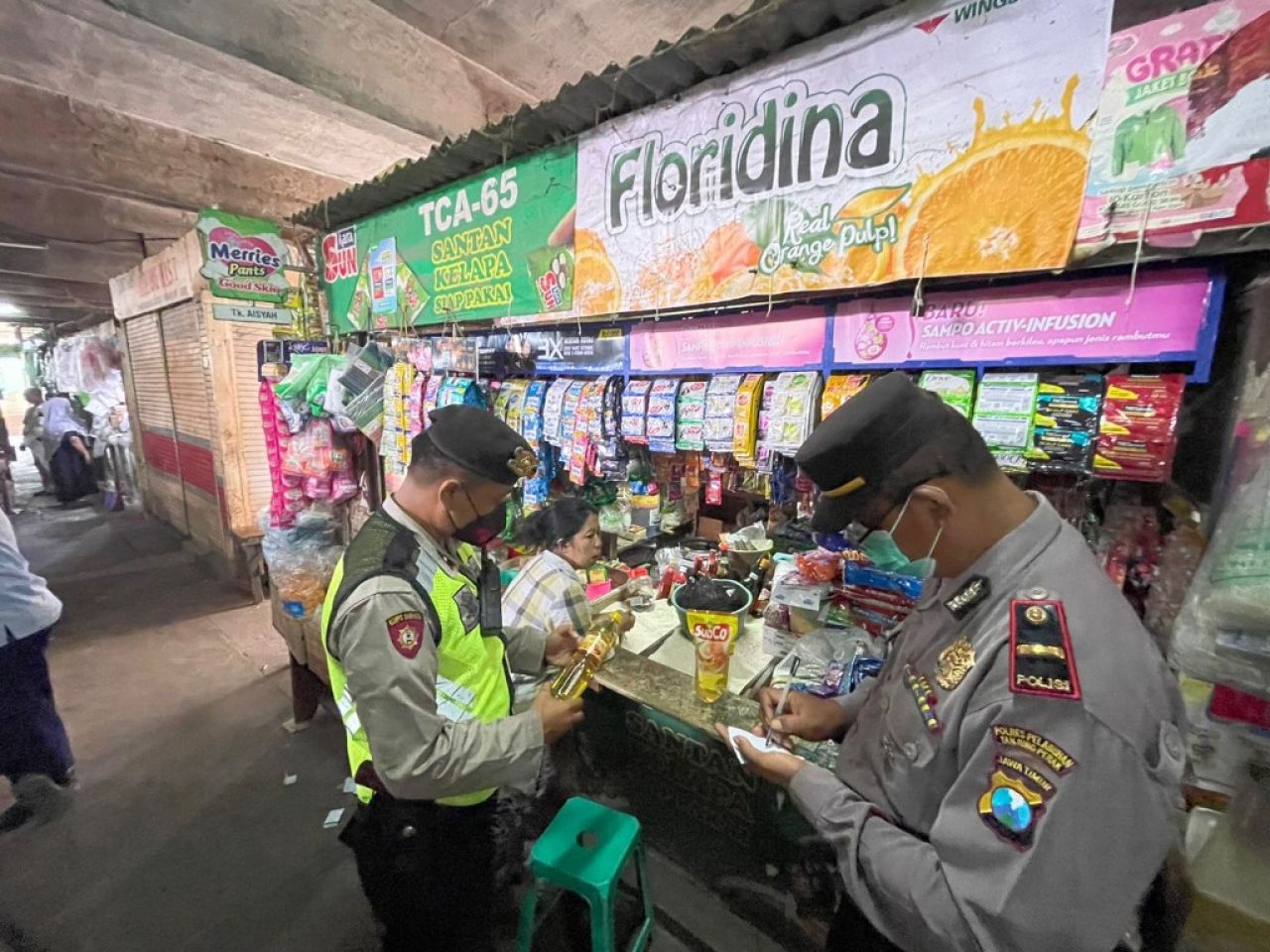 Antisipasi Kesediaan Sembako, Polres Pelabuhan Tanjung Perak Rutin Cek Pasar