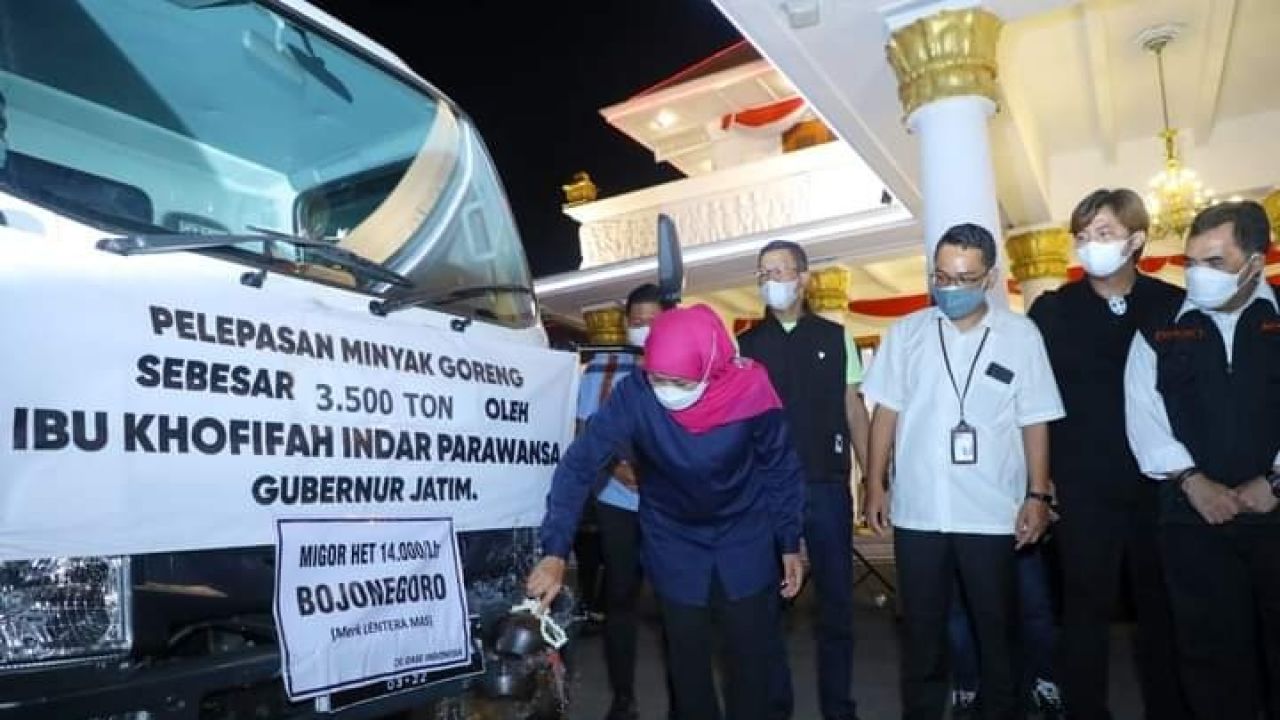 Minyak Goreng Langka, Pemprov Jatim Gelontorkan 3.500 Ton ke 17 Daerah