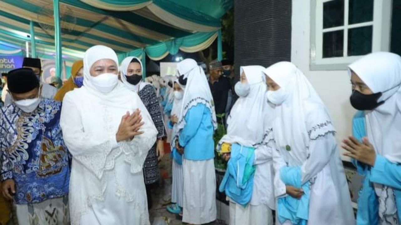 Nisfu Sya'ban, Khofifah Hadiri Haul KH Achmad Sibawayhie Syadzili Situbondo