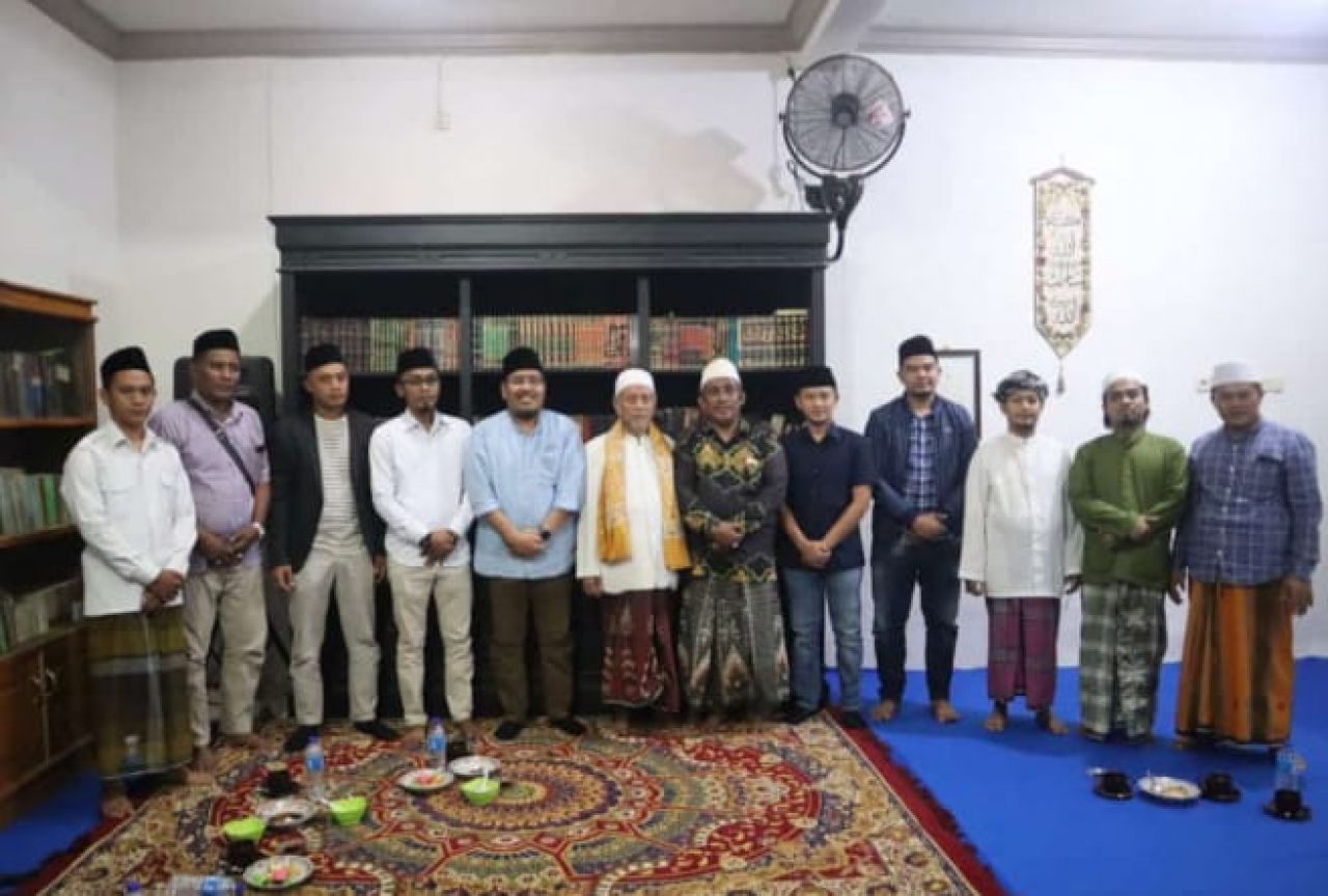 Soan ke Ponpes At-Taroqqi, Anwar Sadad Didoakan Kiai Sepuh Sampang