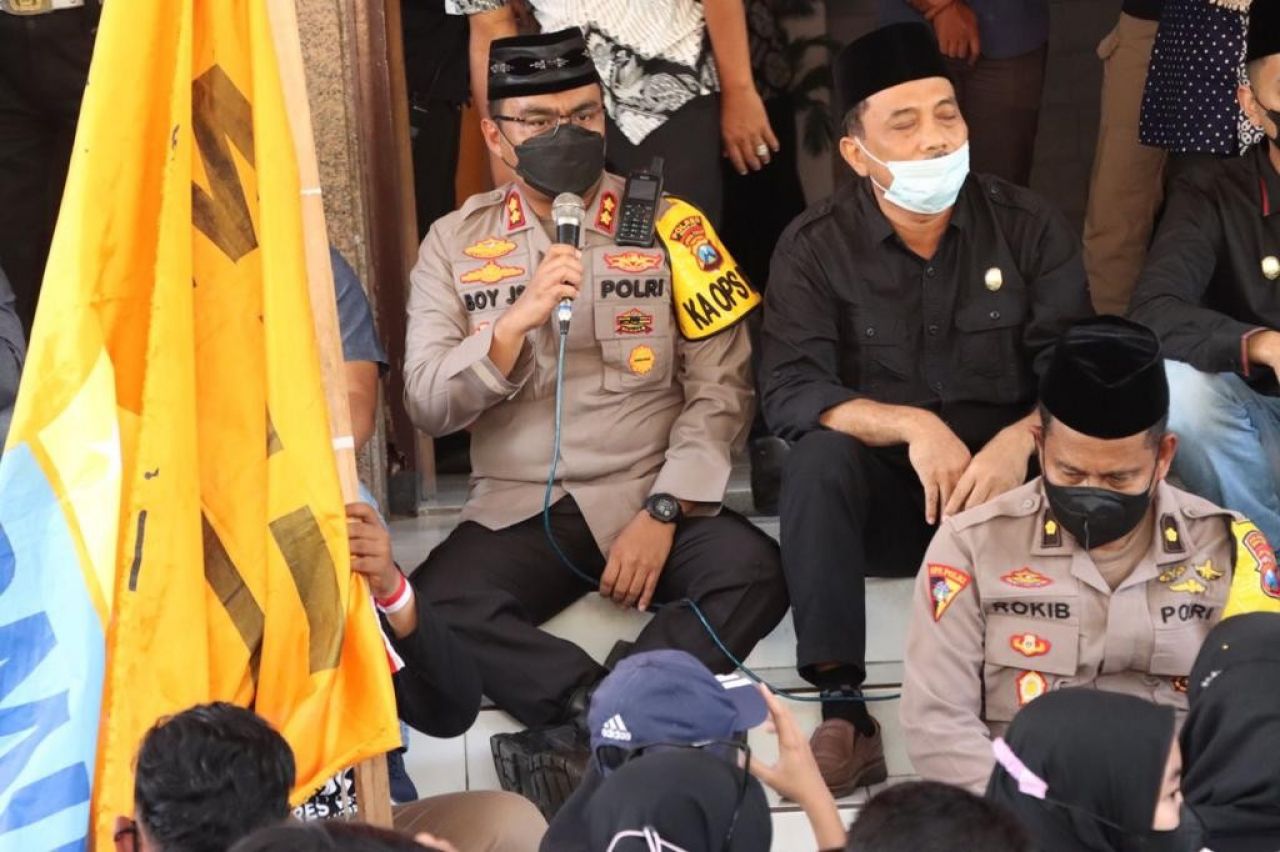 Tak Lagi Tongkat dan Tameng, Pengamanan Aksi Mahasiswa Pakai Nuansa Islam