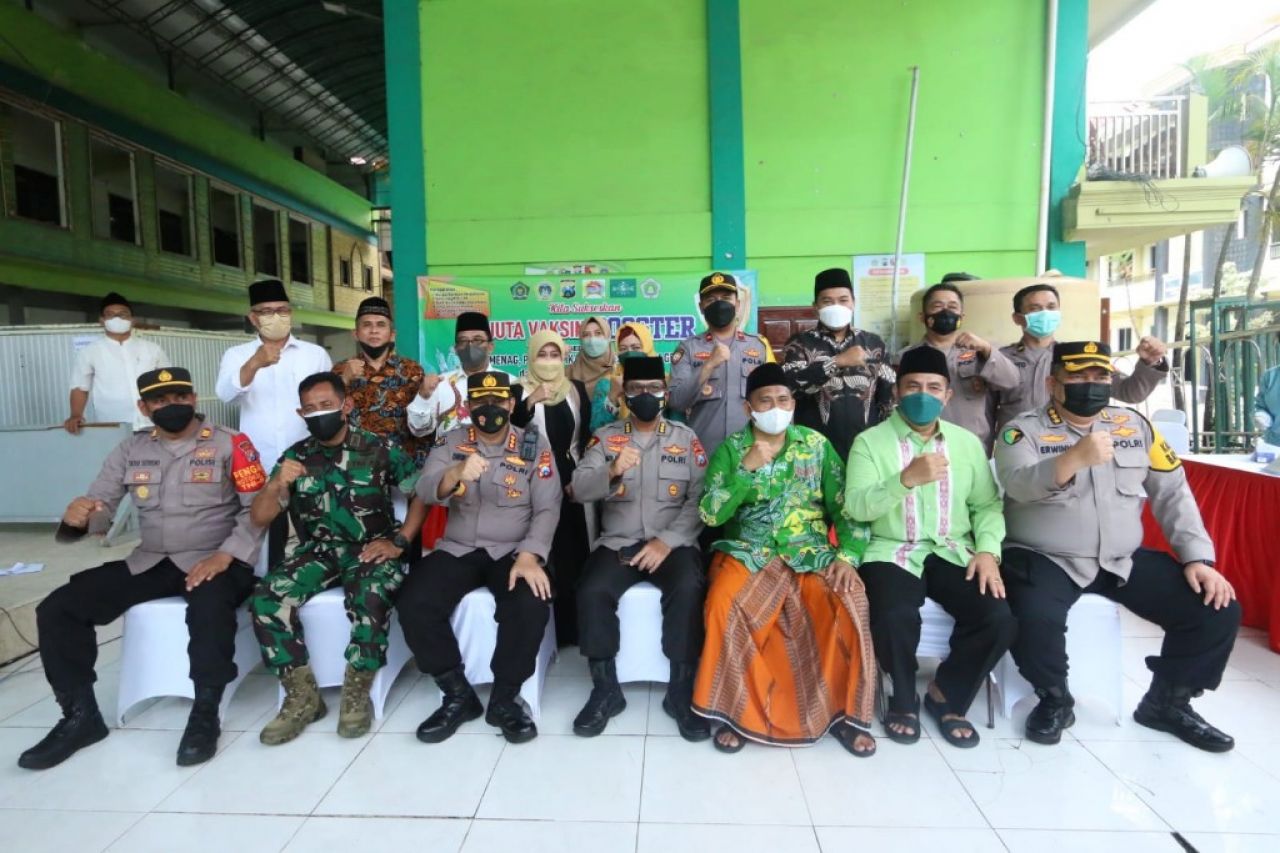 PJU Polda Jatim, Cek Vaksinasi di PCNU Gresik