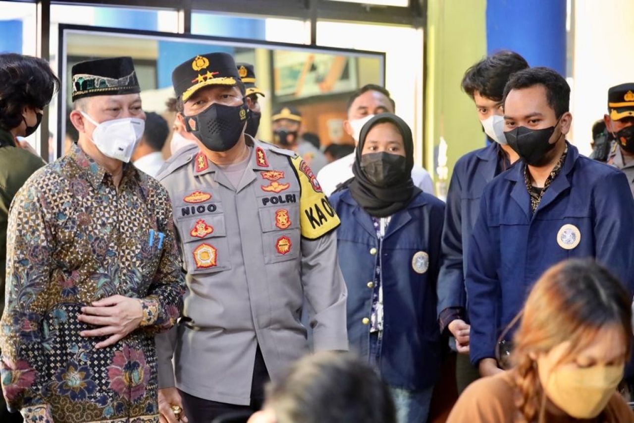 Kolaborasi Polda Jatim dengan BEM, Gelar Vaksinasi Booster Untuk Mahasiswa