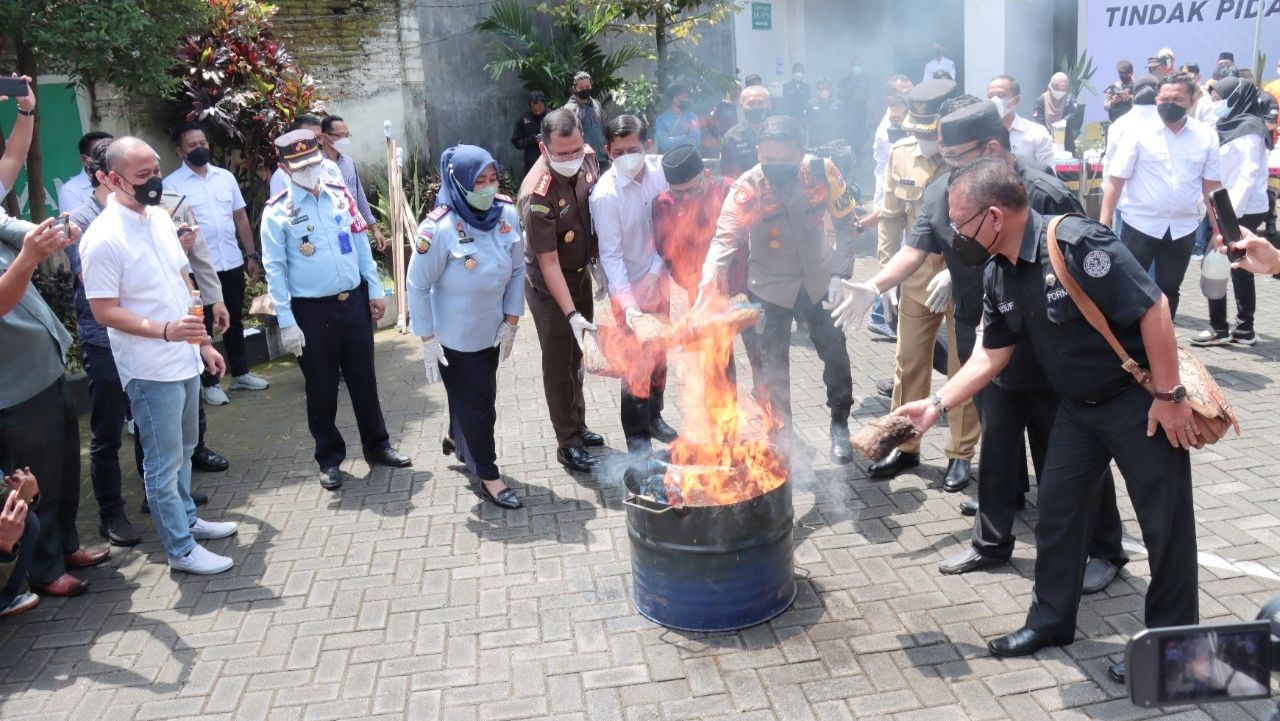 BNN dan Polresta Malang Kota Musnahkan Puluhan Kilogram Narkoba