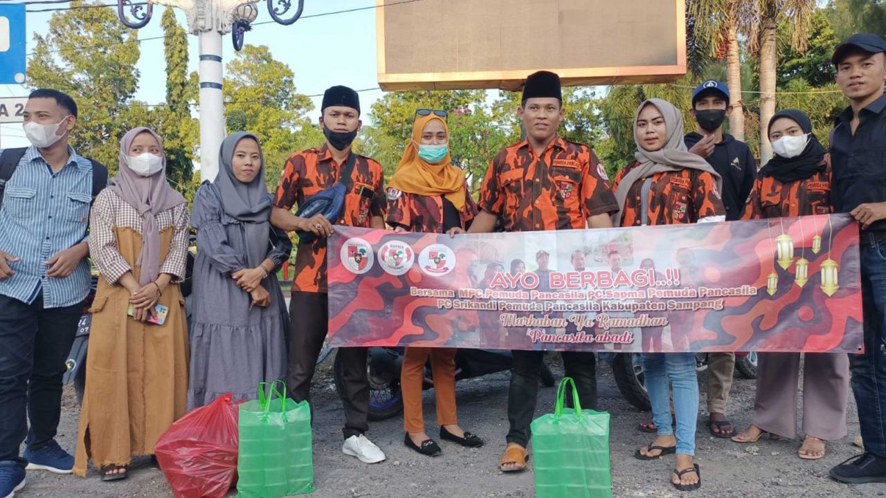 MPC Pemuda Pancasila, Sapma dan Srikandi PP Sampang Berbagi Takjil One The Road