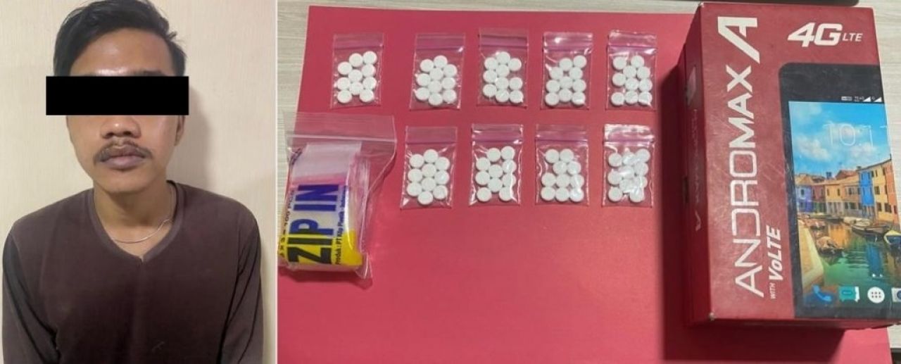 Bawa Kotak Hand Pone Ditangkap Polisi, Ternyata Isinya..