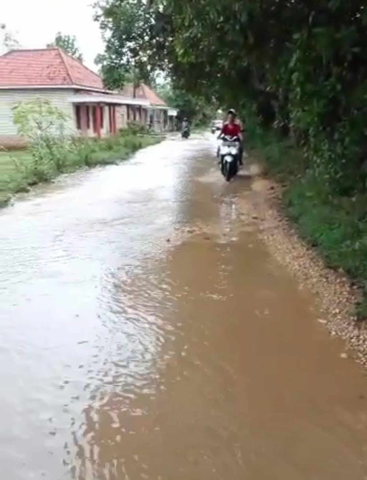 Bagaikan di Anak Tirikan Masyarakat Sampang Akan Blokade Jalan