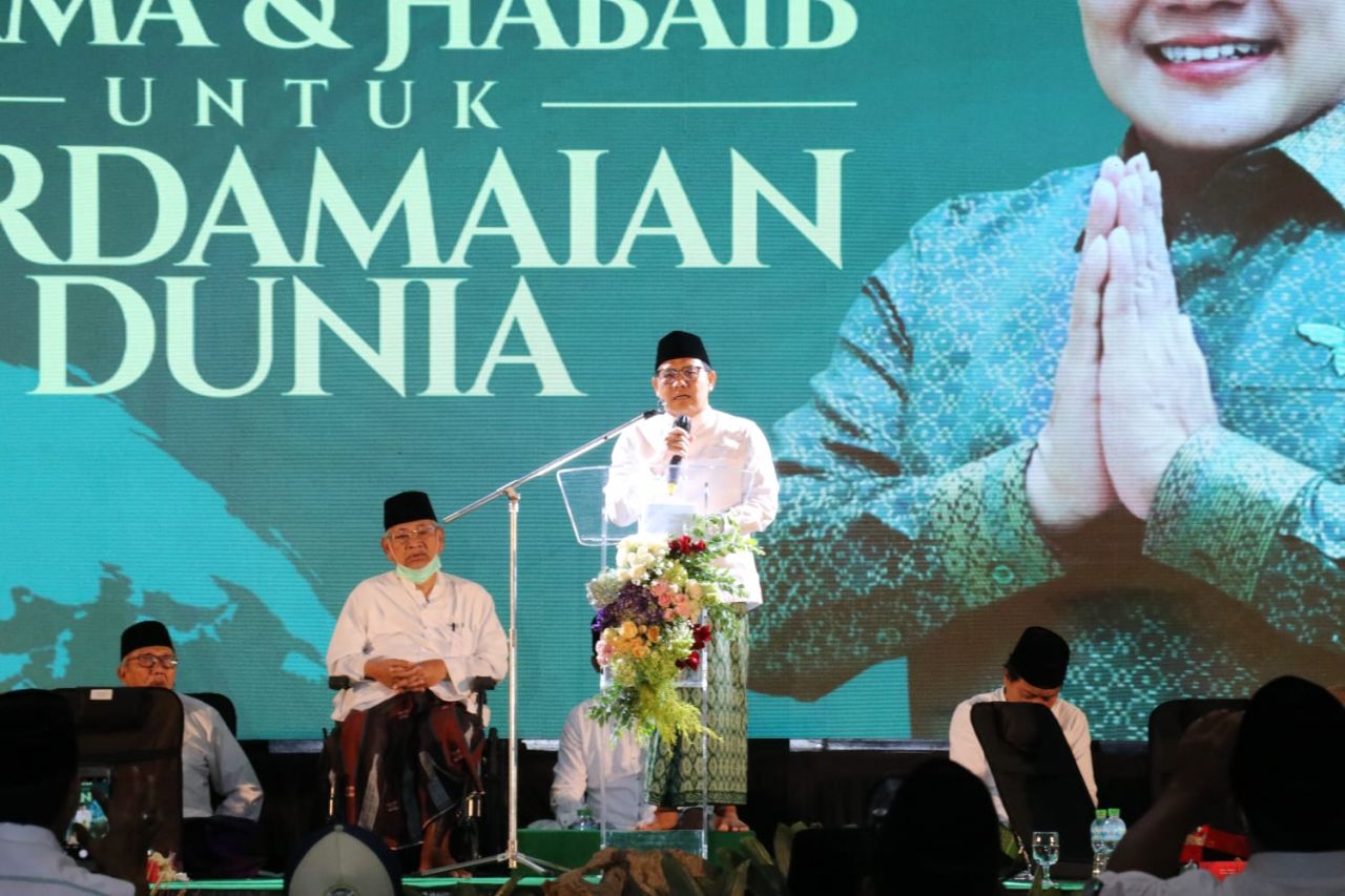 Ketua Umum Partai Kebangkitan Bangsa (PKB) Abdul Muhaimin Iskandar menggelar acara doa bersama untuk perdamaian dunia di Dyandra Convention Hall Surabaya