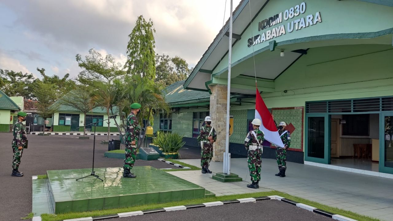 Perkuat Patriotisme Prajurit dan PNS, Kodim Surabaya Utara Ikuti Upacara Bendera
