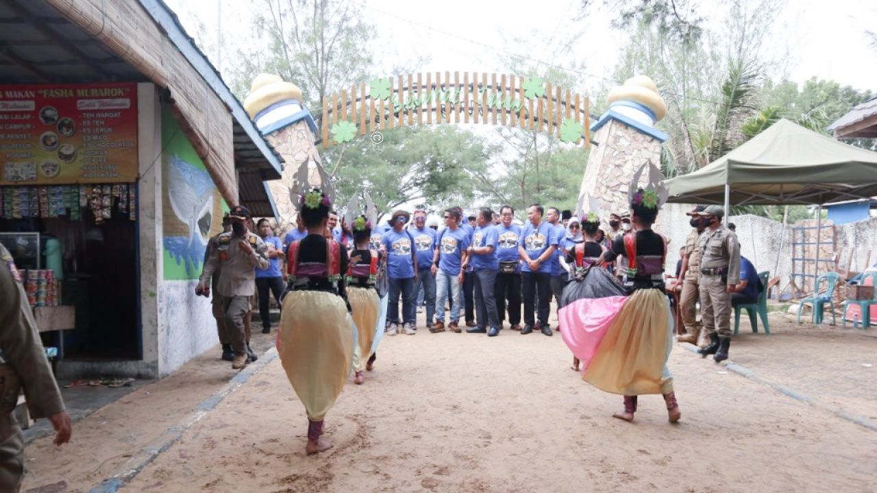 Tarian Tonduk Majeng, Sambut Rubicon Indonesia di Pantai Lon Malang