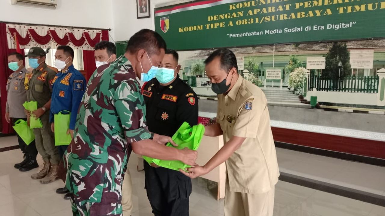 Kodim 0831/ Surabaya Timur menggelar kegiatan Komunikasi Sosial (Komsos) dengan aparat pemerintah dengan tema," Pemanfaatan Media Sosial di Era Digital bertempat di Aula Makodim jl. Mulyorejo Indah 1 No. 4.