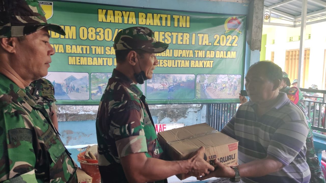 Kodim 0830 Surabaya Utara Selenggarakan Karya Bakti TNI Renovasi Balai RT