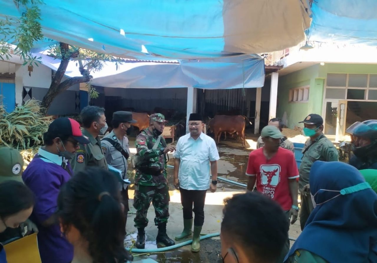 Bersama Tiga Pilar dan Petugas DKPP Lakukan Pemeriksaan PMK di RPH