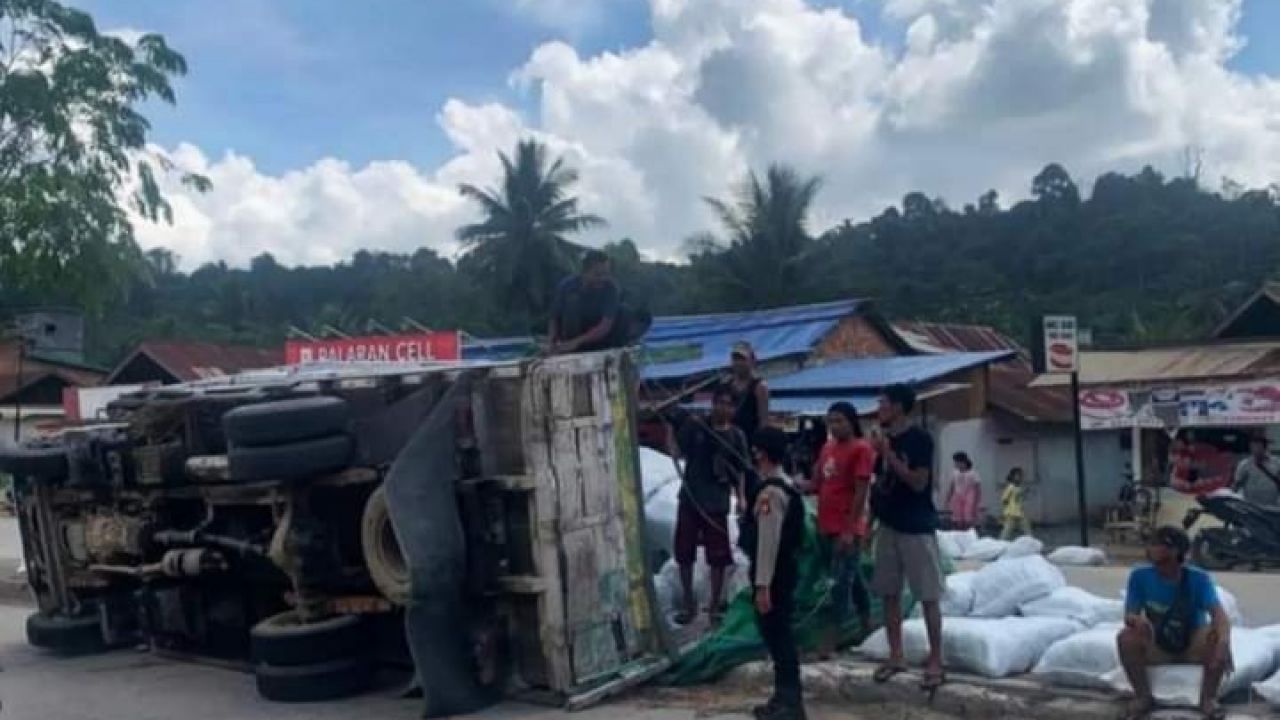 Laka Truk vs Dua Pemotor di Samarinda, Polisi Gerak Cepat