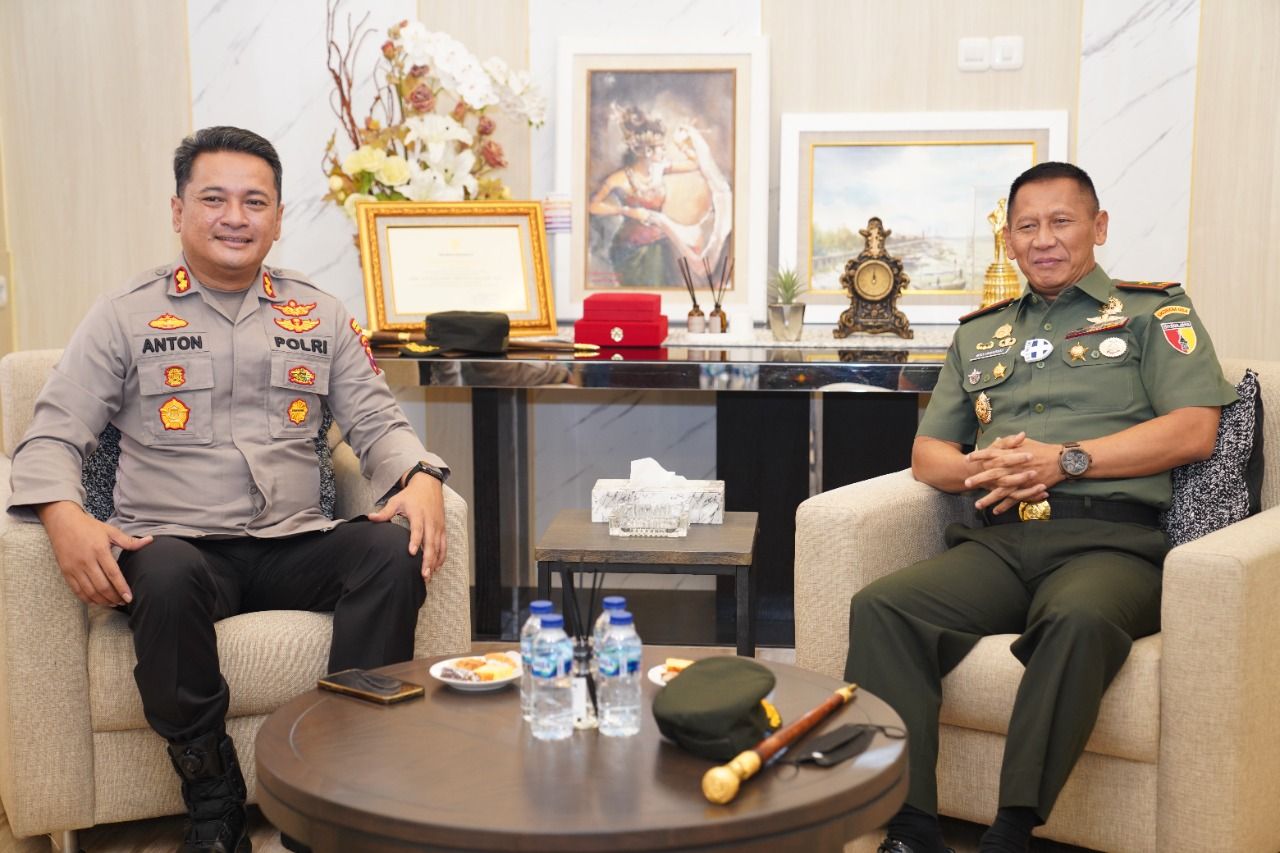 Brigjen TNI Widjanarko S.Sos silaturahmi ke Polres tanjung perak Surabaya Kapolres AKBP Anton Elfrino Trisanto