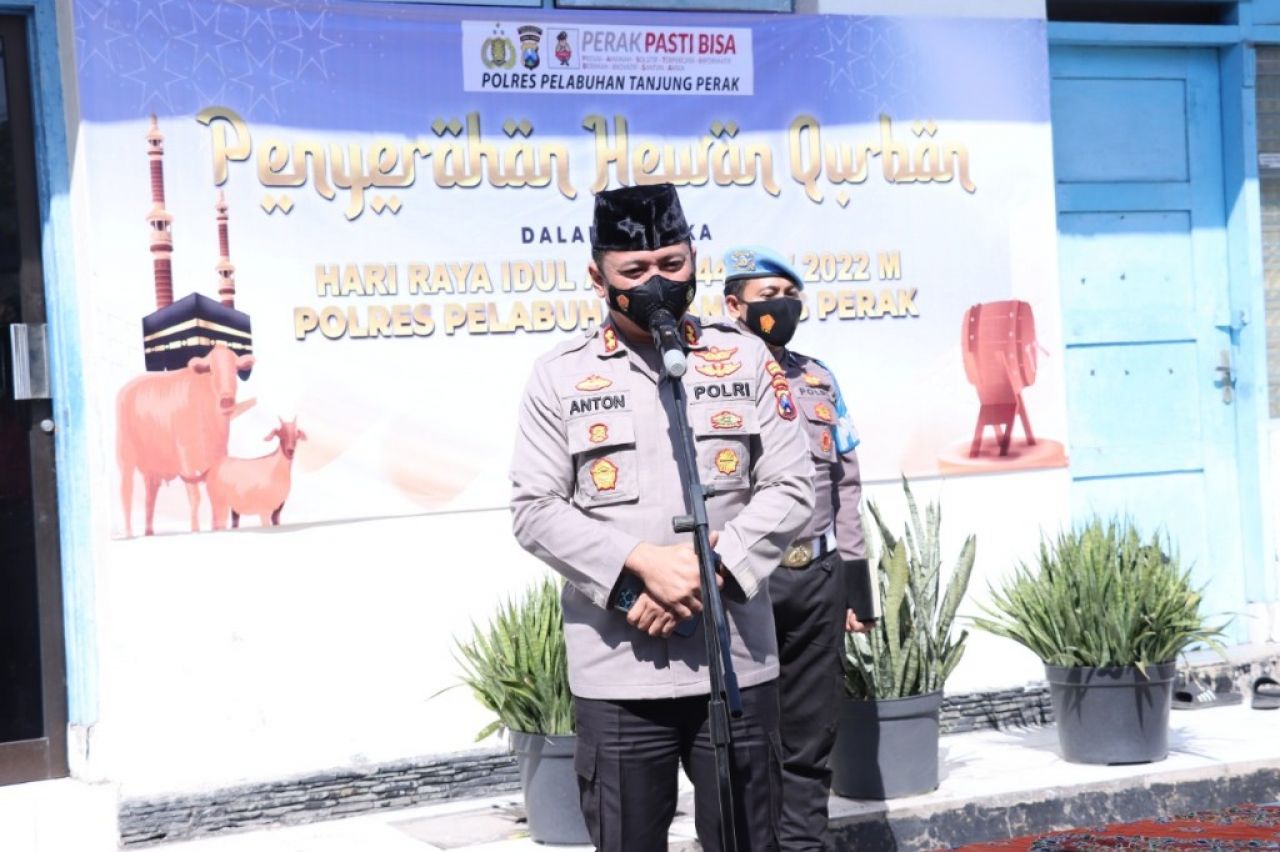 Idul Adha 1443 H, Polres Tanjung Perak Salurkan Hewan Kurban