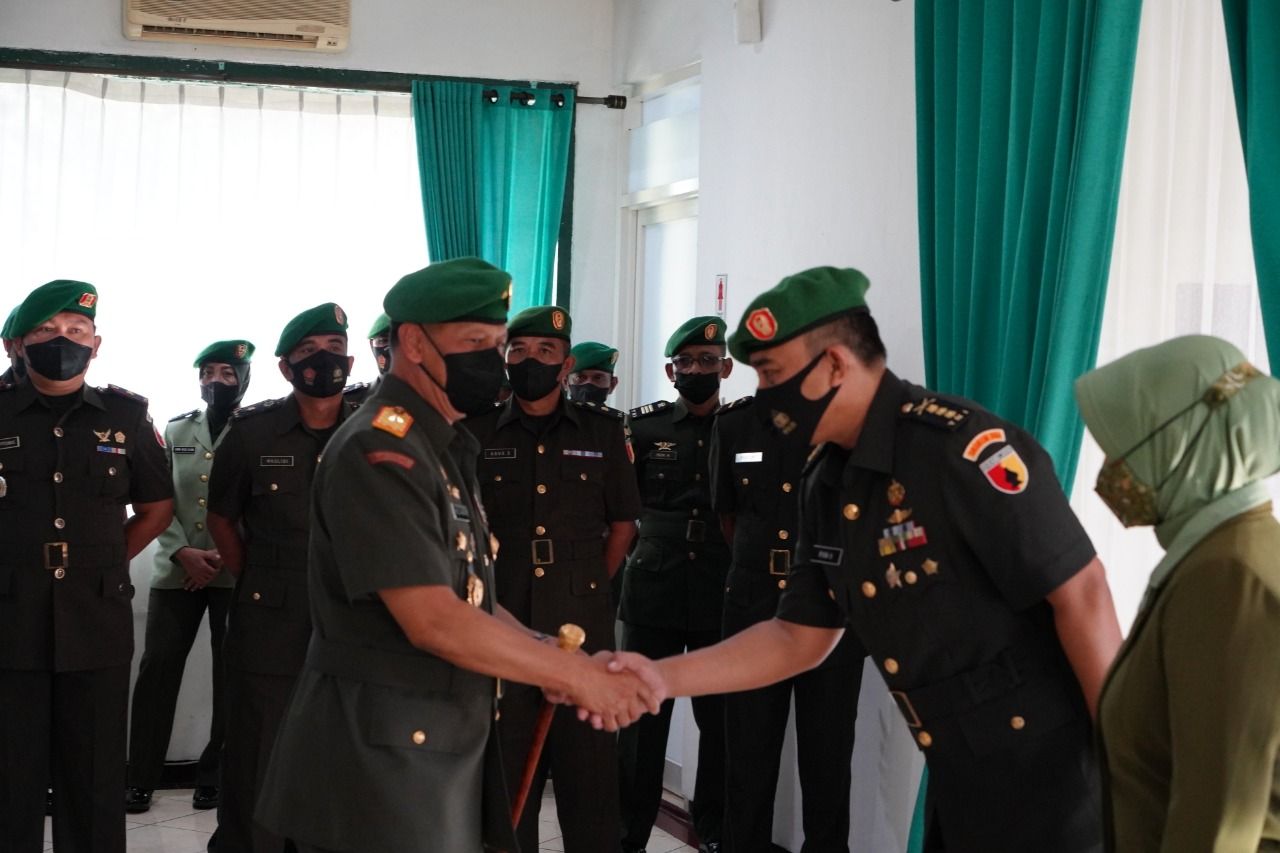 Terima jabatan Kasi Ren dan Kasi Ops Korem 084/BJ dan Tradisi penerimaan warga baru Korem 084/BJ bertempat di Makorem 084/BJ, Jalan Ahmad Yani No 1 Surabaya