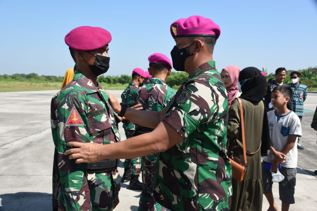 Brevet Para Resmi Tersemat di Dada Siswa Diktaifib