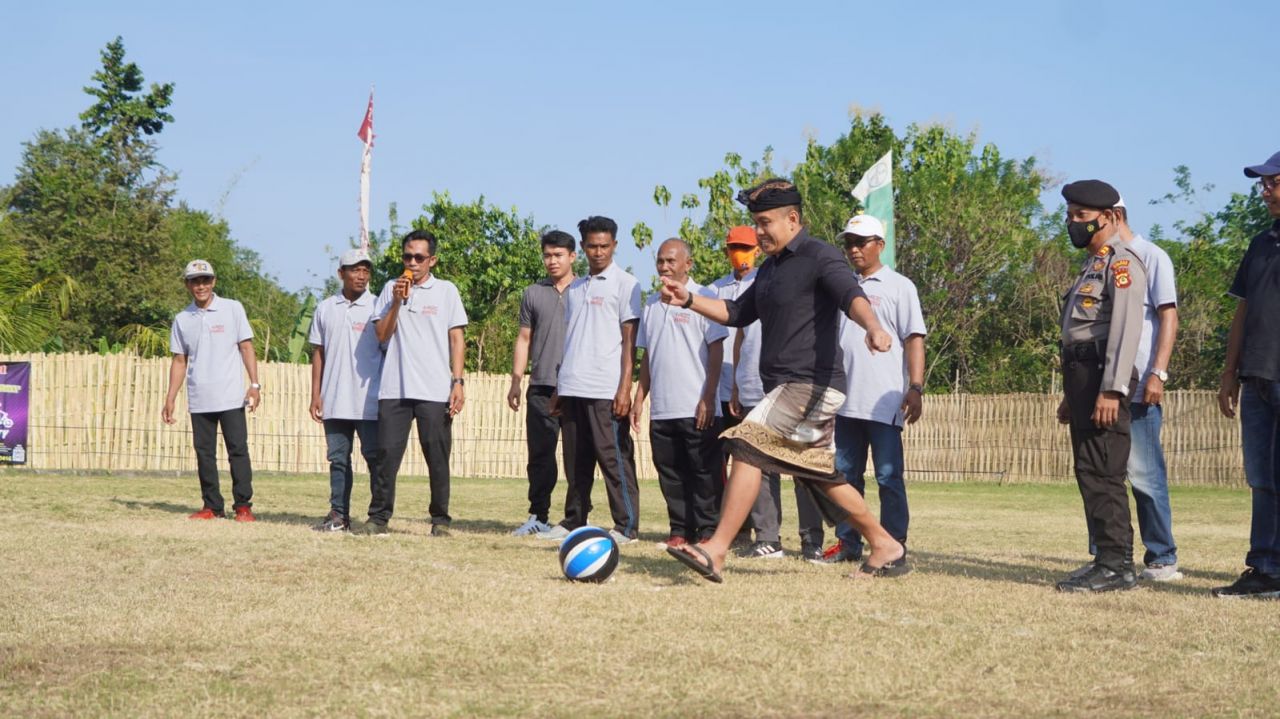 Wabup Ipat buka Turnamen Sepak Bola Mini Awen Cup I