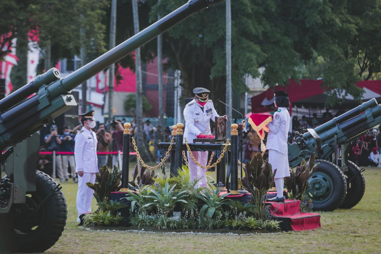 Bupati Jember Pimpin Upacara Penurunan Bendera