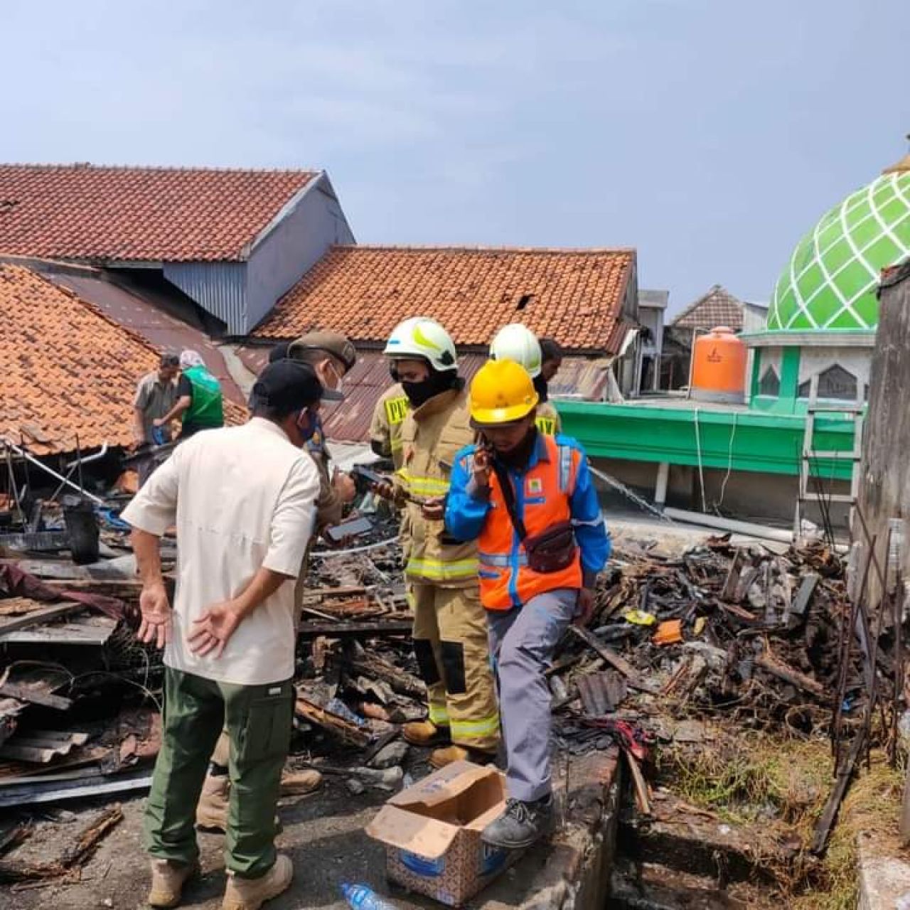 Kebakaran Toko Material di Pulo Gadung, 10 Unit Damkar Dikerahkan ke Lokasi