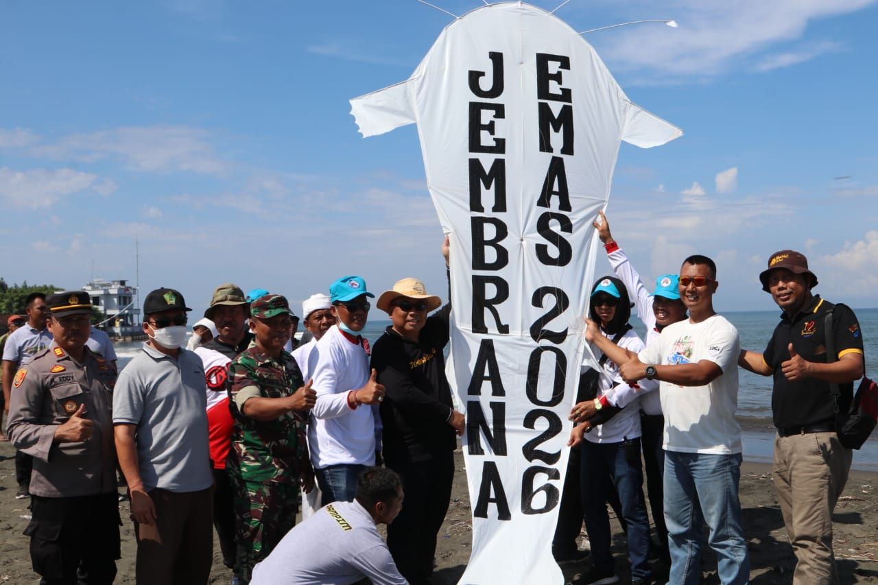 Bupati Tamba Buka Jembrana Festival Layang-layang 2022