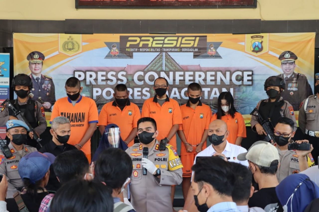 Bobol Kotak Amal Masjid Terekam CCTV, Sejoli Diringkus Polres Magetan