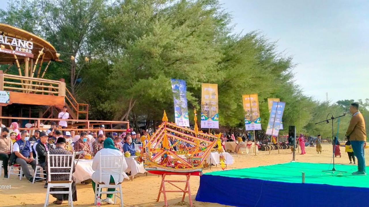 Pemprov Jatim Resmikan Klinik Bumdes Zona KIP di Pantai Lon Malang Sampang