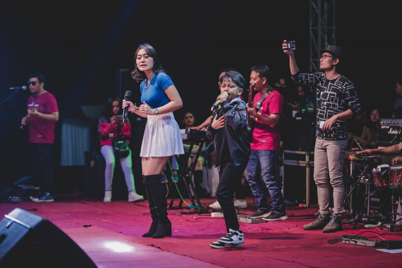 Vita Alvia di Malam Puncak Pekan Raya Kalisat