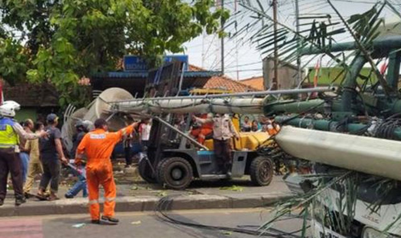 Laka Jl Sultan Agung Bekasi, 10 Orang Tewas dan 20 Orang Terluka