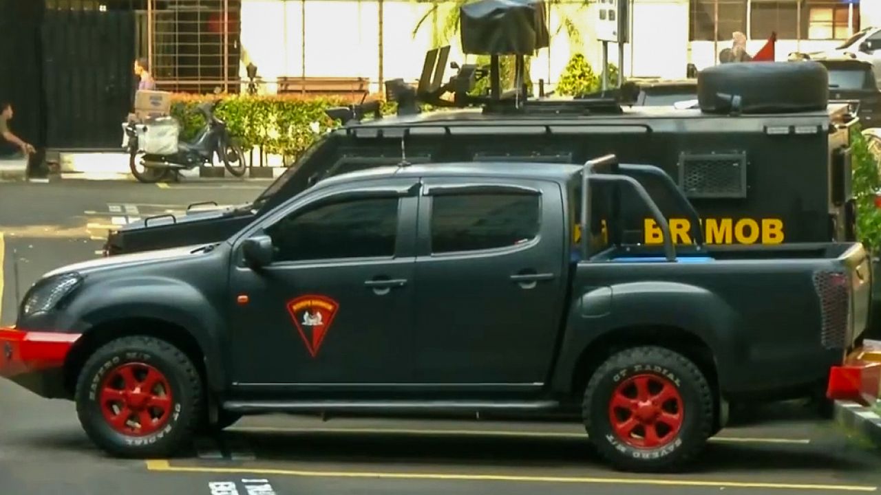 Tak Biasa, Sejumlah Rantis Brimob Terlihat di Halaman Gedung Bareskrim, Ada Apa?