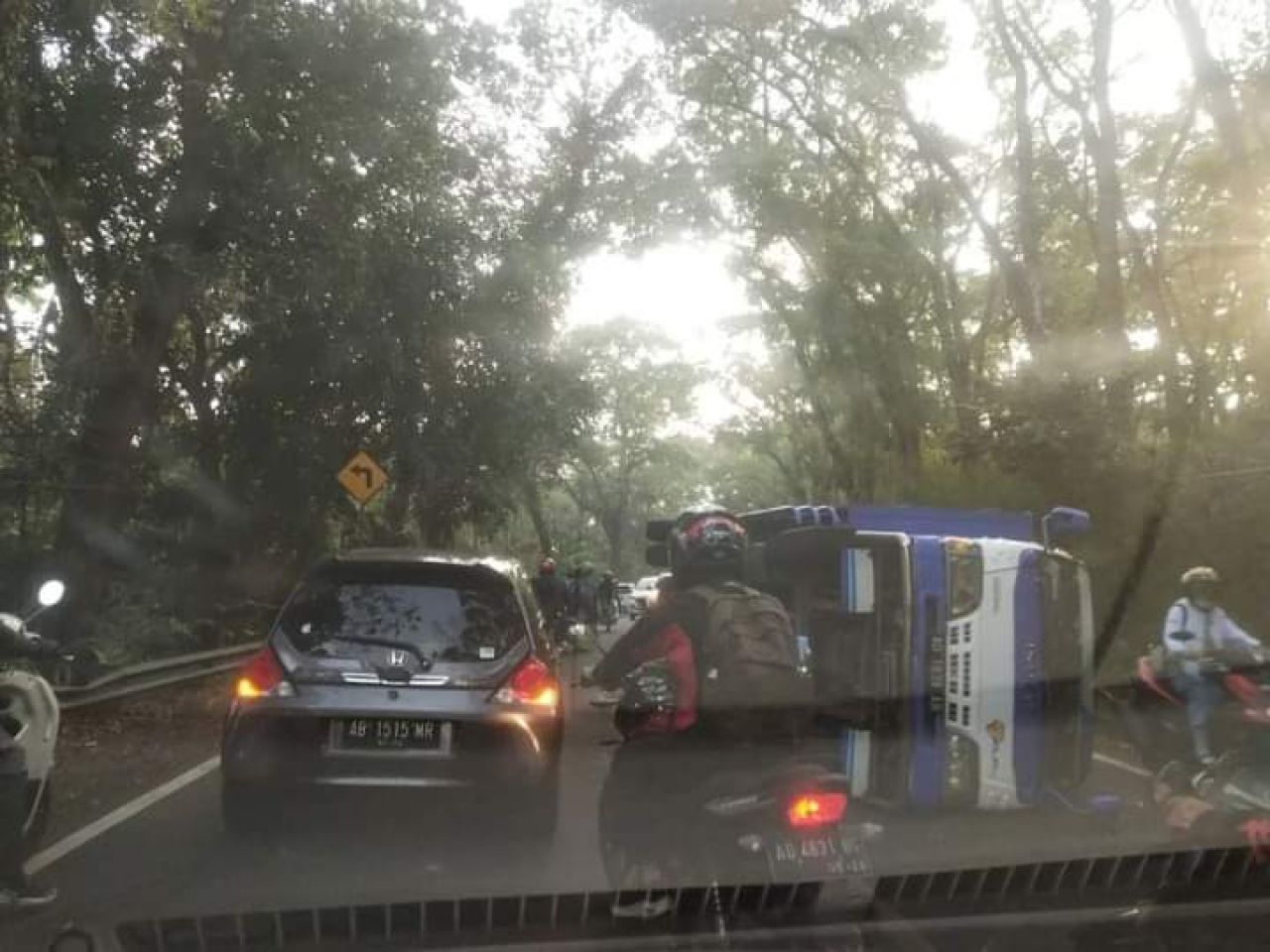 Ada Laka Truk Terguling di Ruas Jalan Jogja, Hati-hati Karena Sedikit Macet