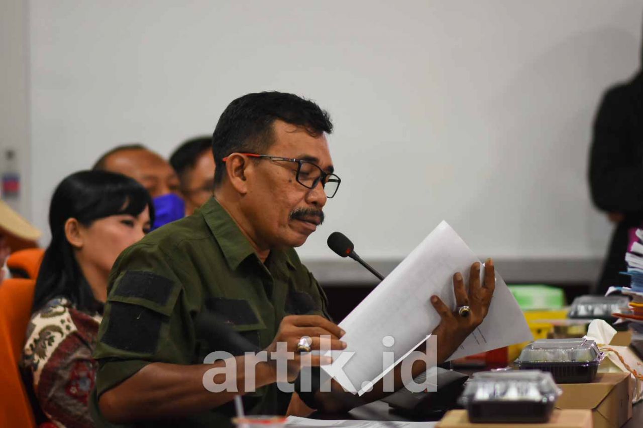 Humas Alexa Nurdin Longgari pada RDP DPRD Kota Surabaya (Foto ©artik.id/Fudaili)