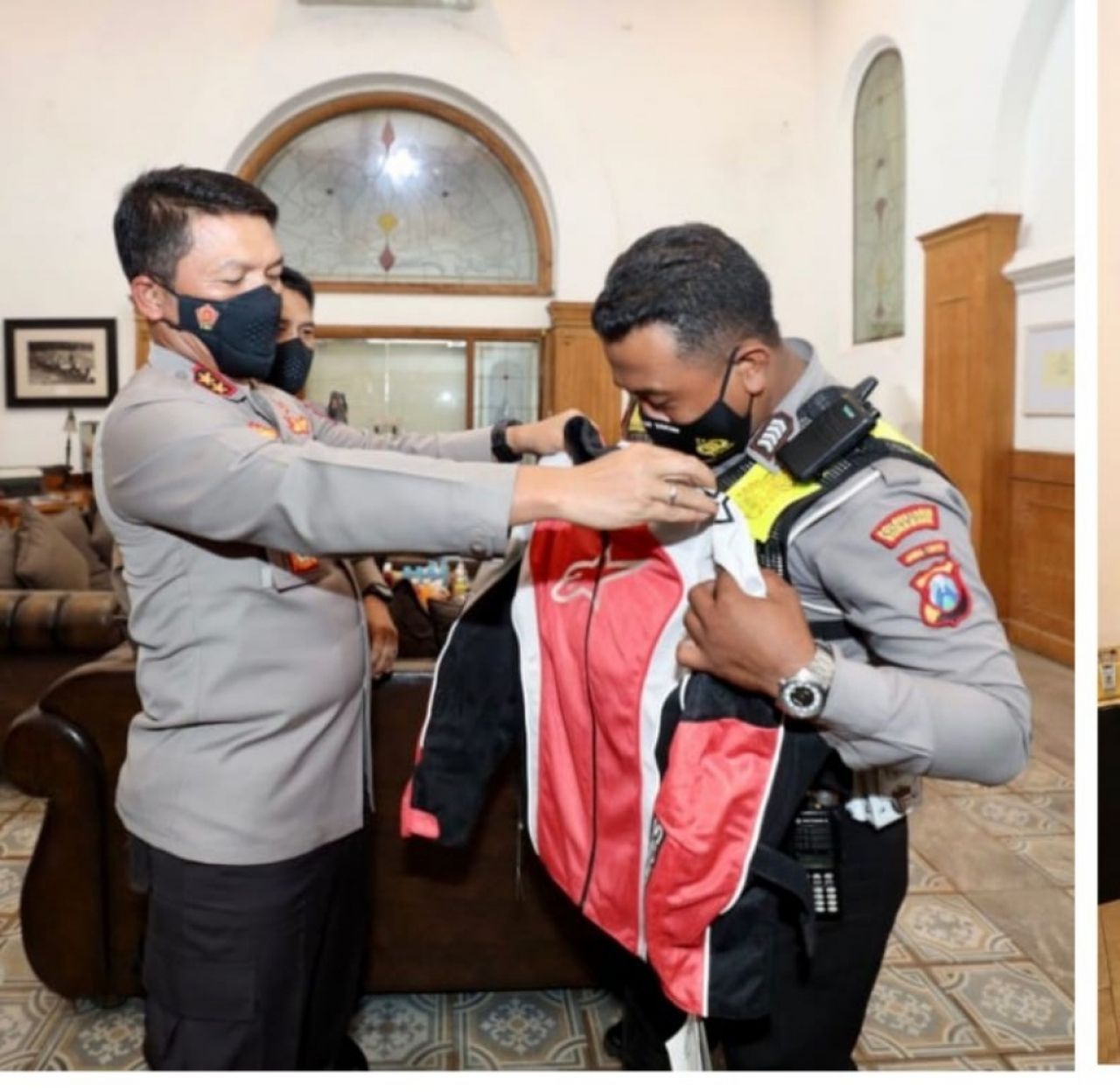 Sabar Melaksanakan Tugas, 2 Anggota Polrestabes Surabaya Dapat Reward