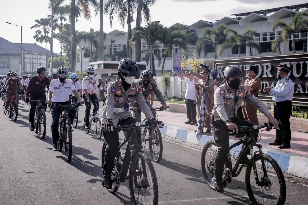 Bangun Upaya Hidup Sehat, Bupati Jember Kukuhkan Penggerak Pesepeda