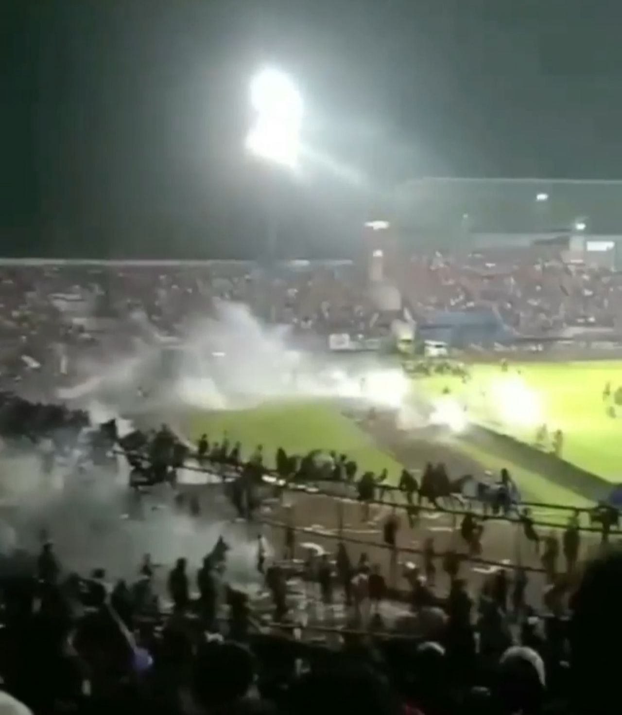 Tragedi Liga 1 di Stadion Kanjuruhan Menewaskan 127 Orang, IPW: Pecat Kapolres Malang